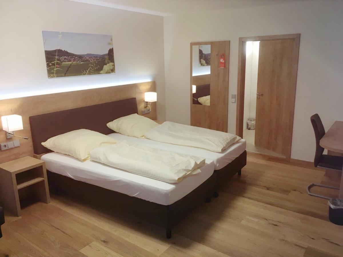 Hotel Gasthof Zum Loewen Velburg Kamer foto