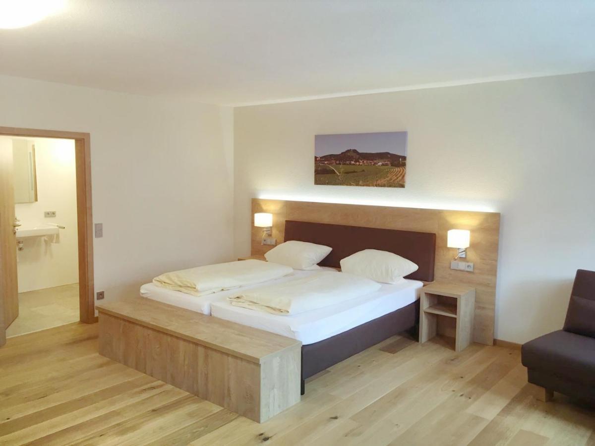 Hotel Gasthof Zum Loewen Velburg Buitenkant foto