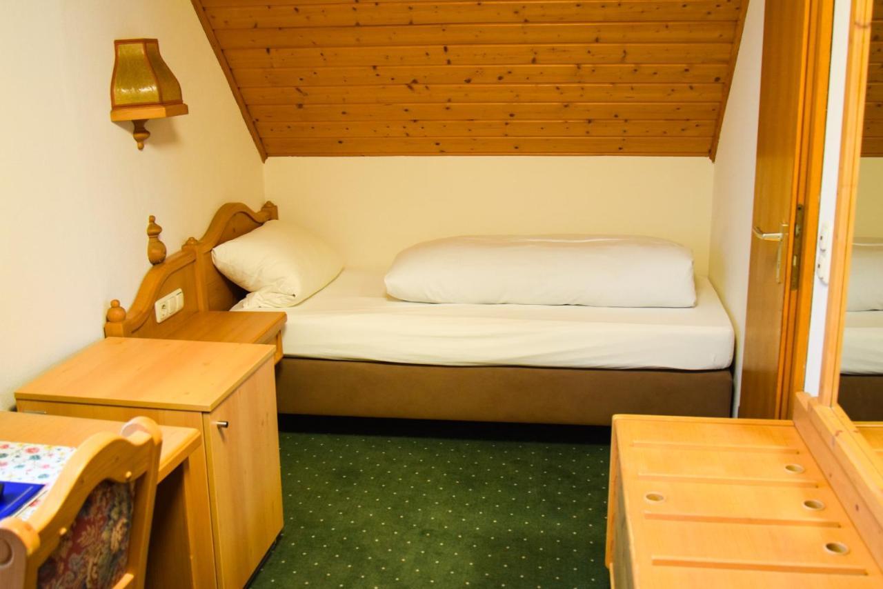 Hotel Gasthof Zum Loewen Velburg Kamer foto