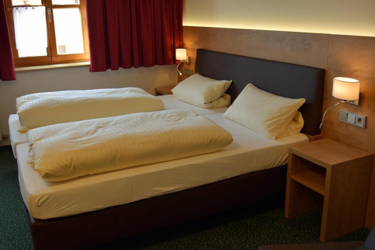 Hotel Gasthof Zum Loewen Velburg Kamer foto