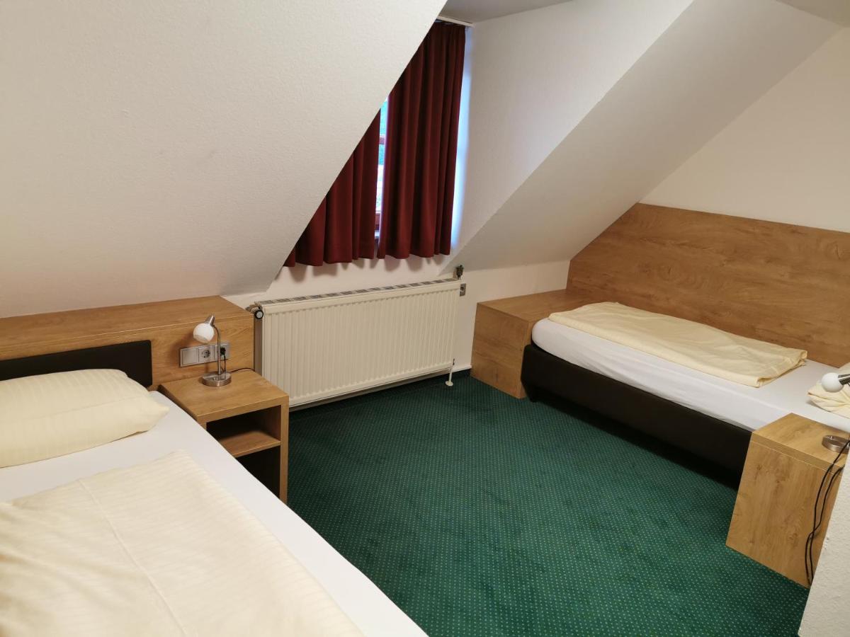 Hotel Gasthof Zum Loewen Velburg Buitenkant foto