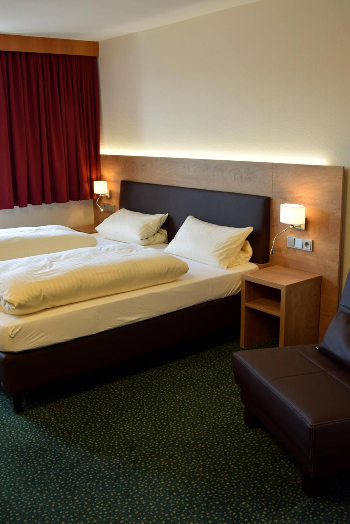 Hotel Gasthof Zum Loewen Velburg Kamer foto