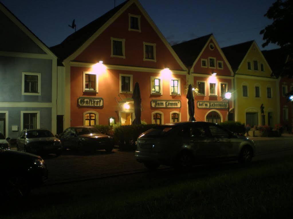 Hotel Gasthof Zum Loewen Velburg Buitenkant foto